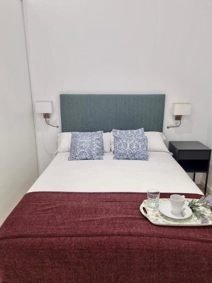 Apartamentos Rg Hospital Valme 塞维利亚 外观 照片