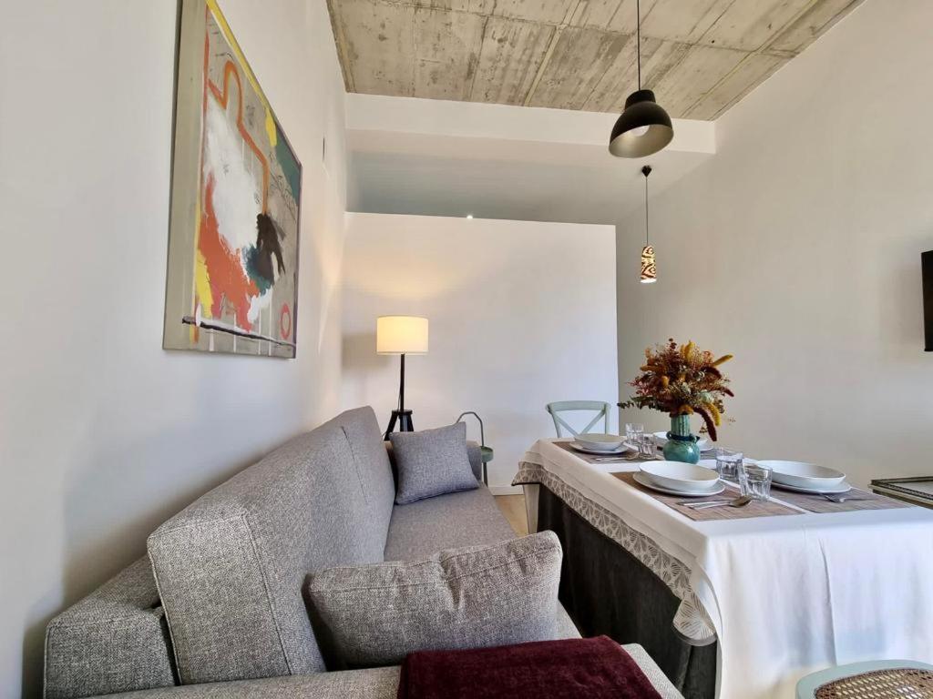 Apartamentos Rg Hospital Valme 塞维利亚 外观 照片