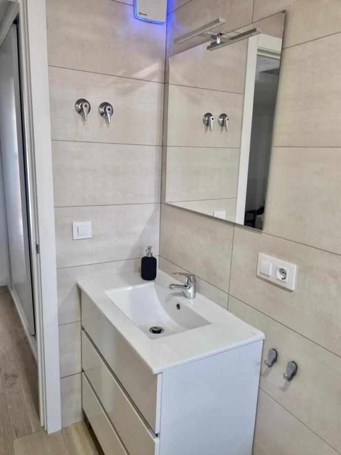 Apartamentos Rg Hospital Valme 塞维利亚 外观 照片