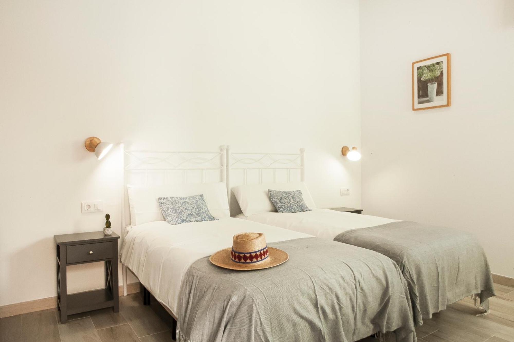 Apartamentos Rg Hospital Valme 塞维利亚 外观 照片