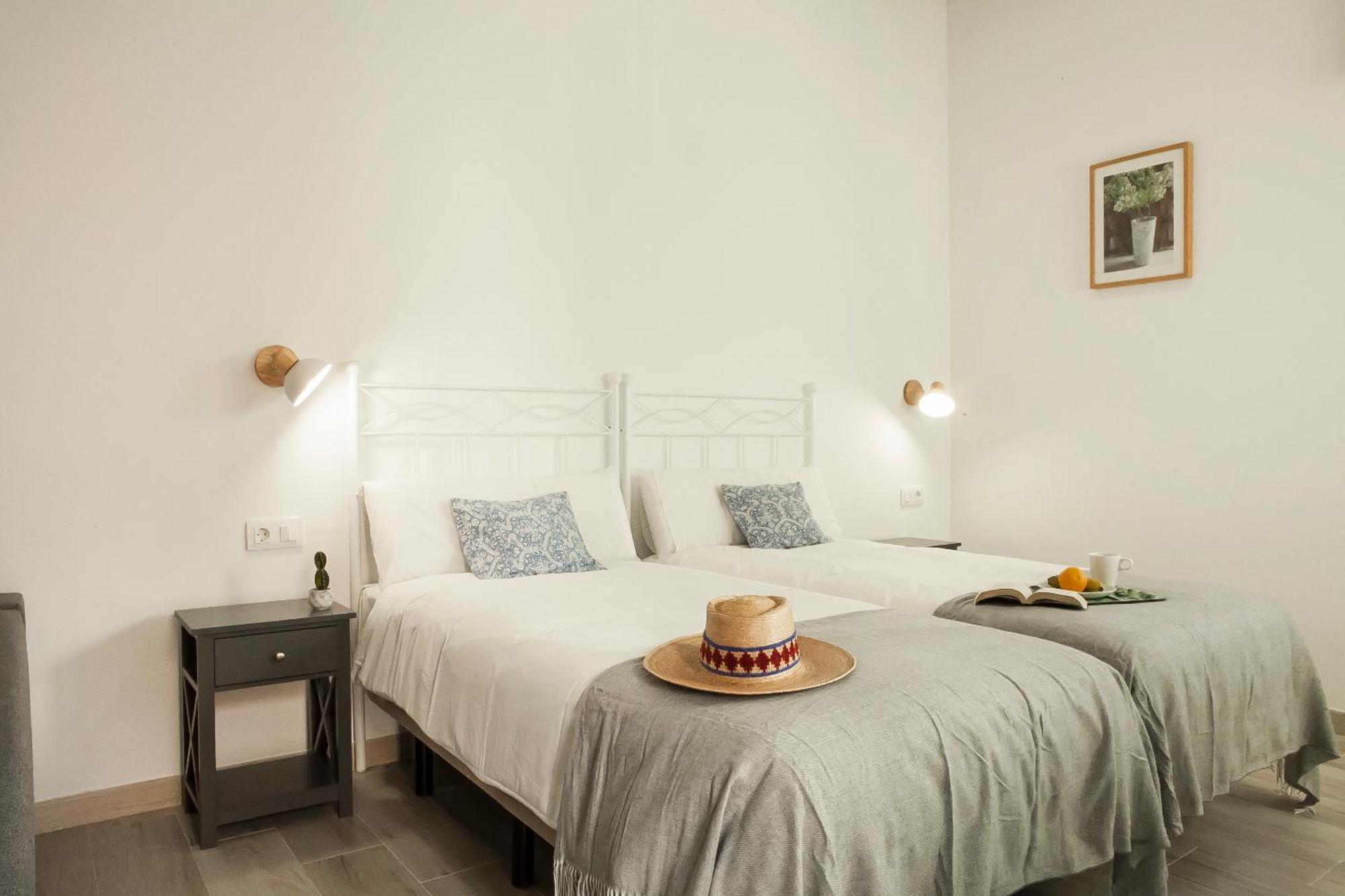Apartamentos Rg Hospital Valme 塞维利亚 外观 照片