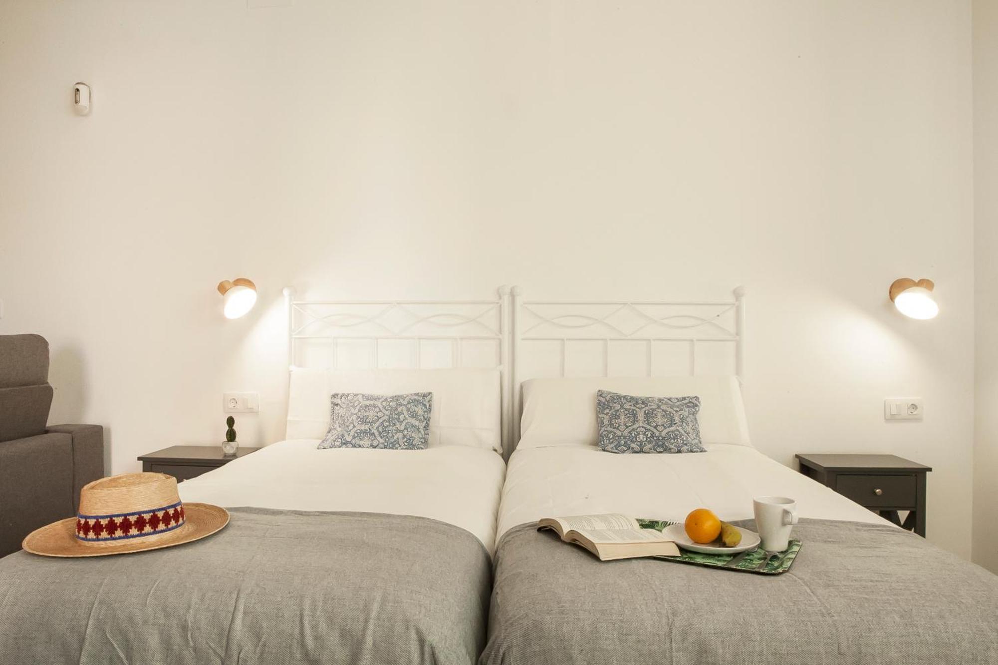 Apartamentos Rg Hospital Valme 塞维利亚 外观 照片