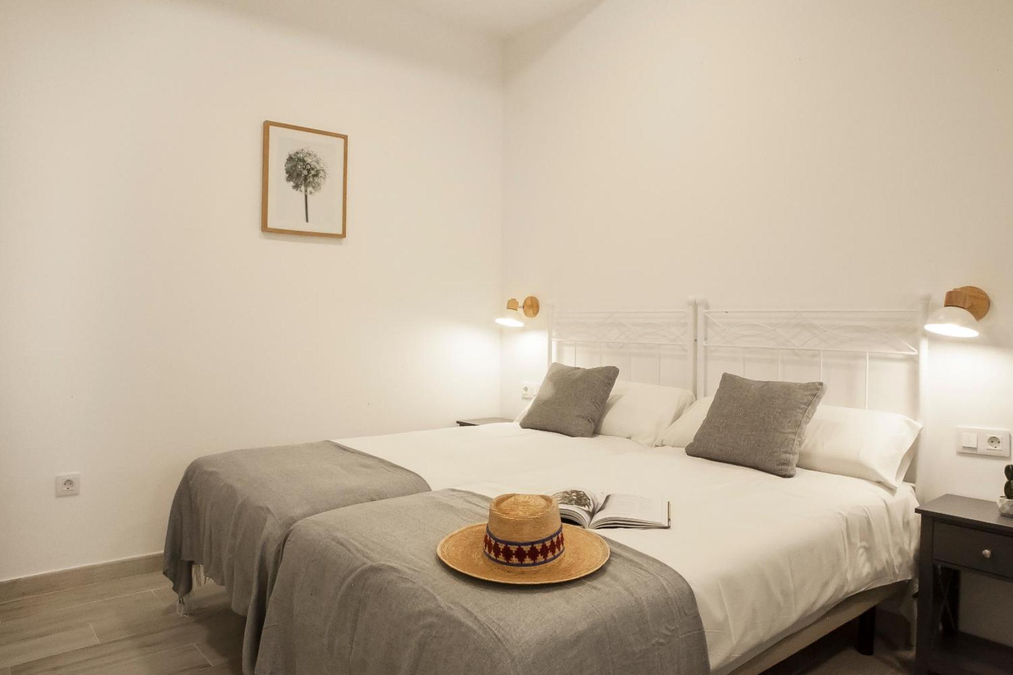 Apartamentos Rg Hospital Valme 塞维利亚 外观 照片